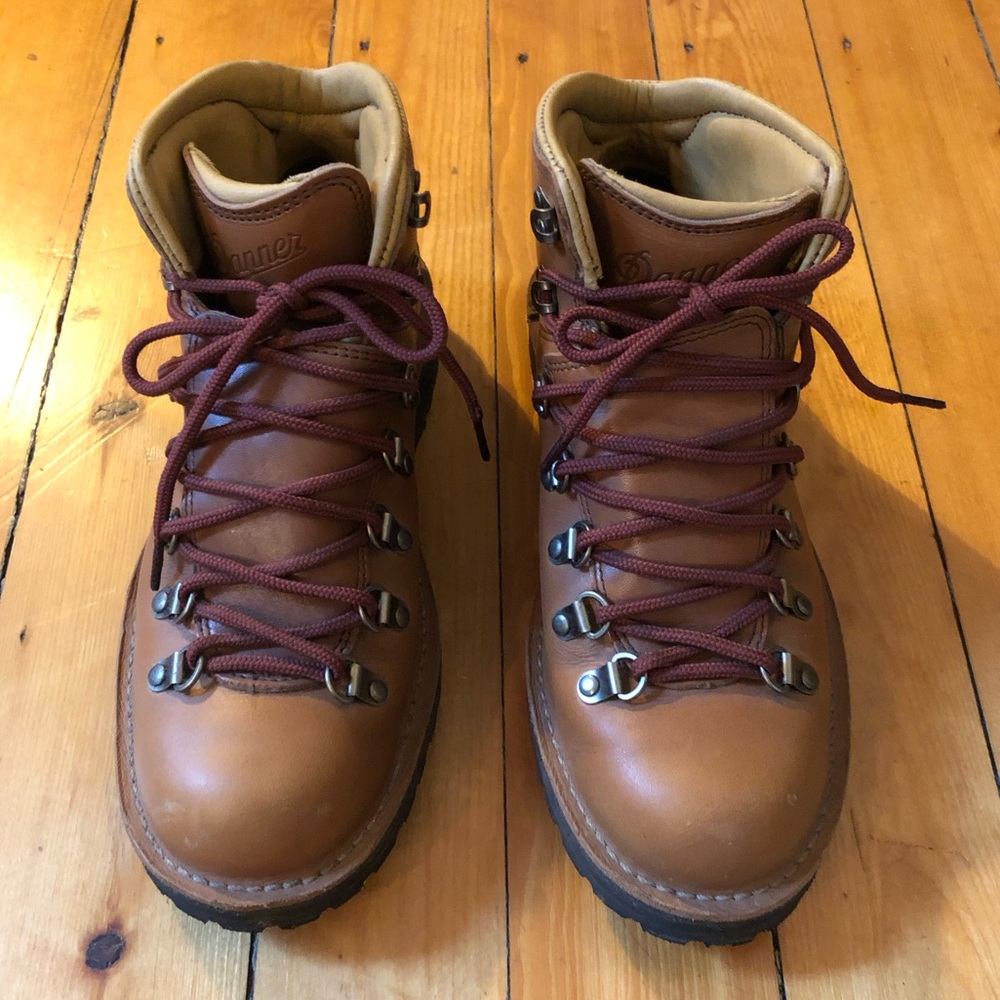 Men’s Danner Boots Mountain Pass, in Rio colorway, Size 7.5